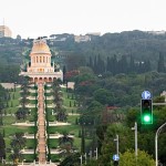 Le mausolée du Bāb au sommet du mont Carmel à Haifa.אור ירוק למגדל שמרחוק